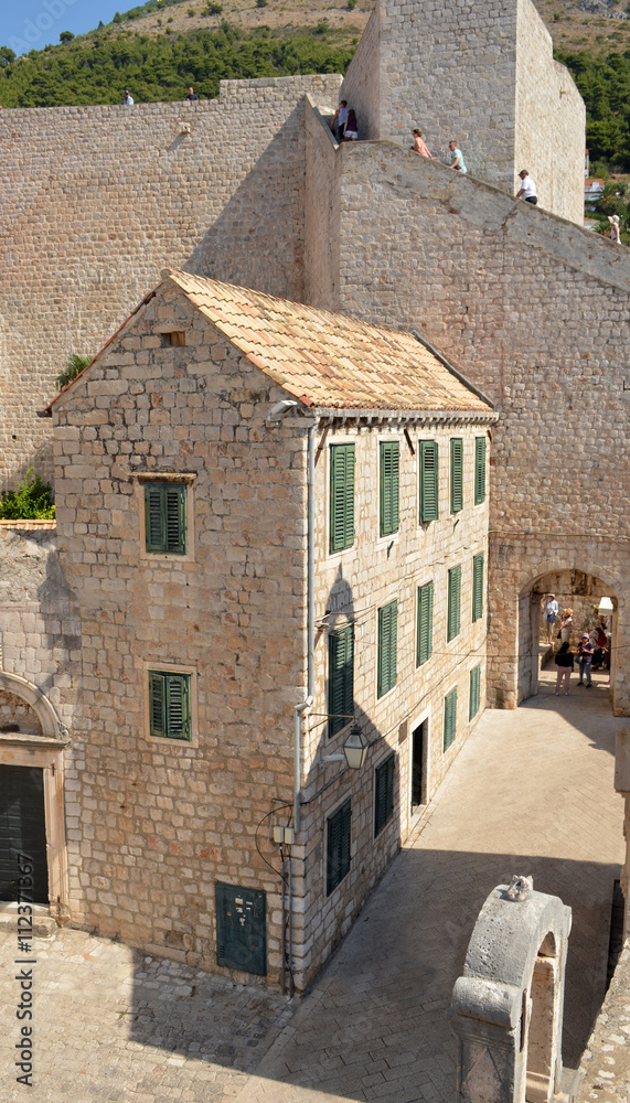 Dubrovnik Maison en pierres et rempart