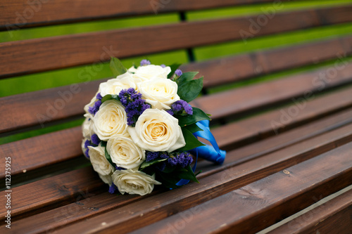 White roses wedding bouquet © bestsenny