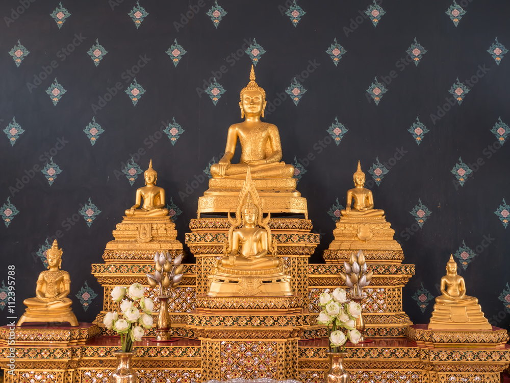 Obraz premium Buddha statue in temple