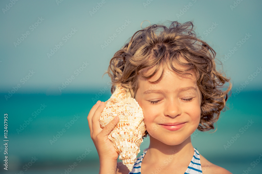 © Sunny studio - Child relaxing on the beach © Sunny studio - Child relaxing on the beach