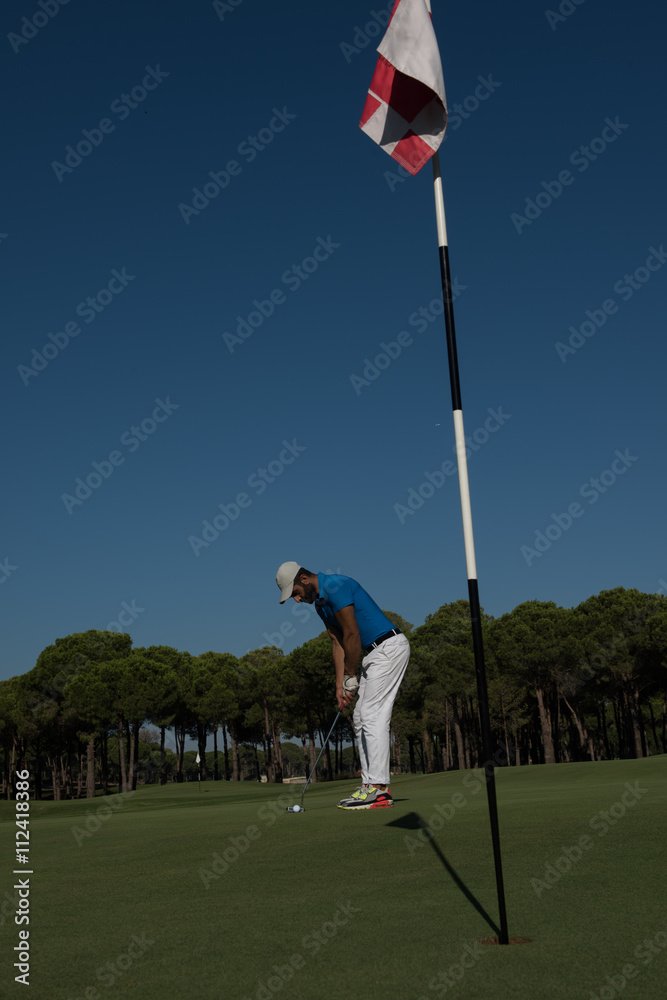 Obraz premium golf player hitting shot at sunny day