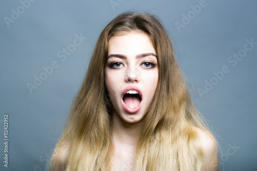 Fotografi Young grimace girl