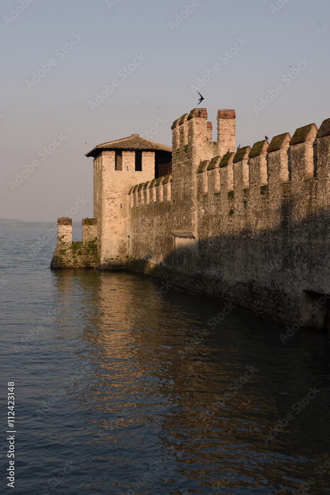 castello Sirmione lago fortezza lago di Garda 