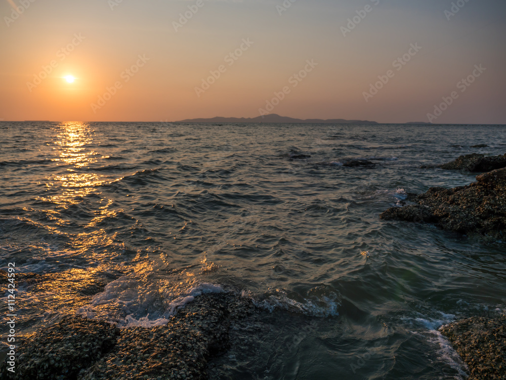 Naklejka premium Sun and sea