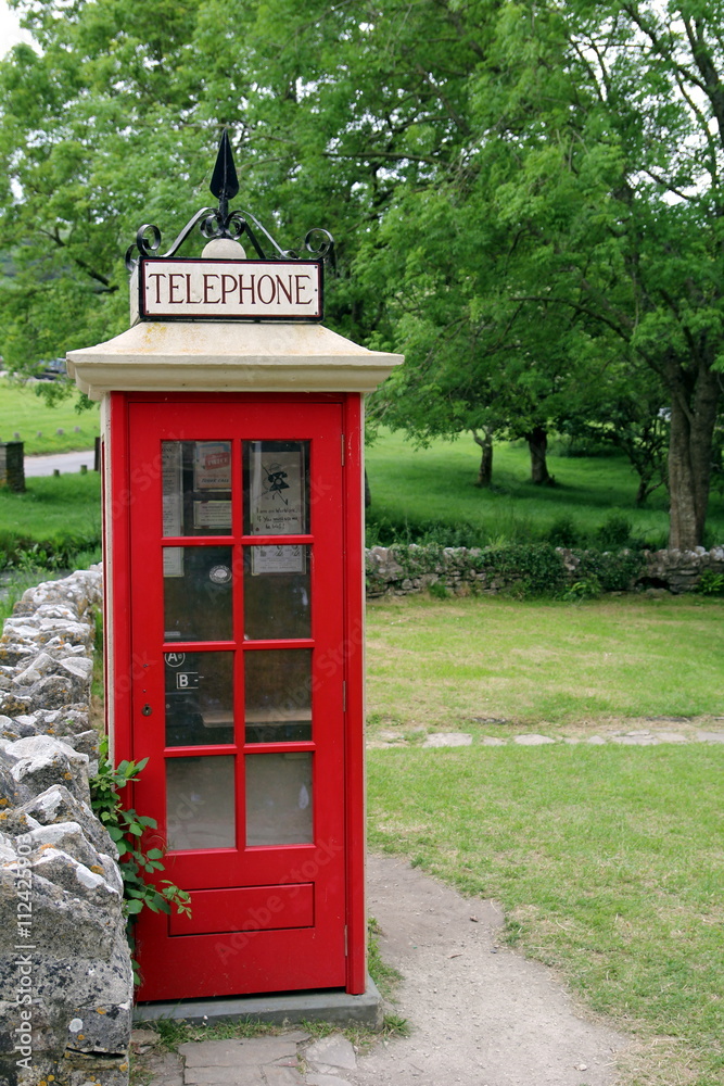 Obraz premium Retro English telephone box