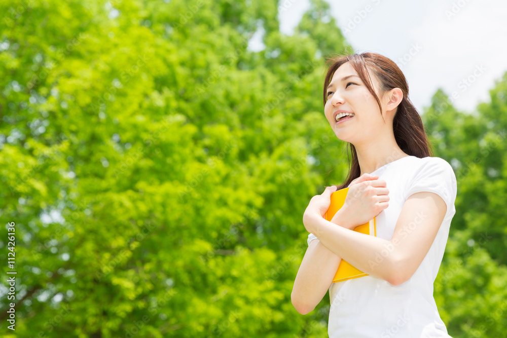 本を読む女性 本を読む女性