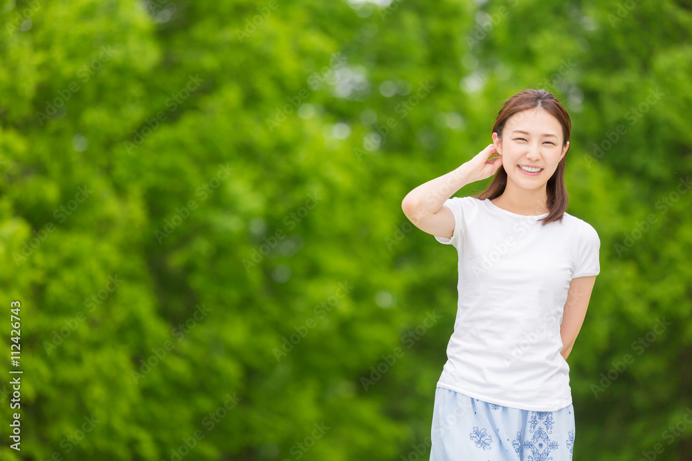 笑顔の女性