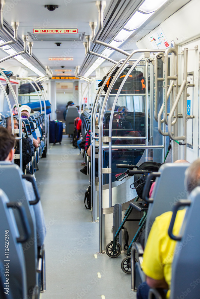 Obraz premium Commuter train