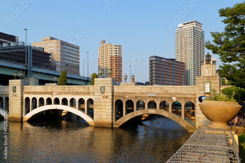 大阪中之島 夕日に照らされる水晶橋