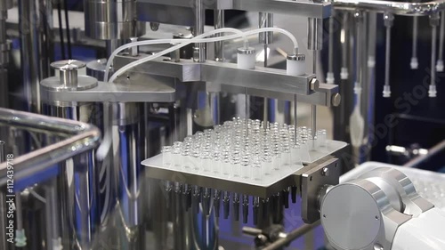 Filling machine, automatic equipment for pharmaceutical industry