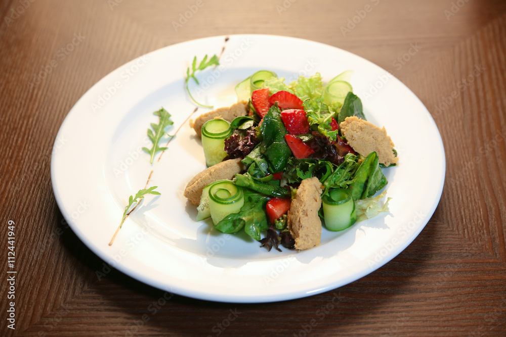 Fresh salad with chicken, tomatoes and mixed greens Fresh salad with chicken, tomatoes and mixed greens