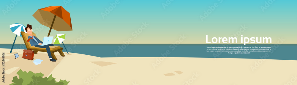 Obraz premium Business Man Freelance Remote Working Place On Sunbed Businessman