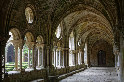 Cloître de l'abbaye de Fontfroide 