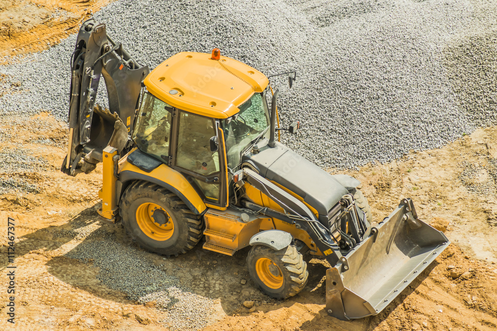 A versatile machine with the functions of excavator and bulldozer