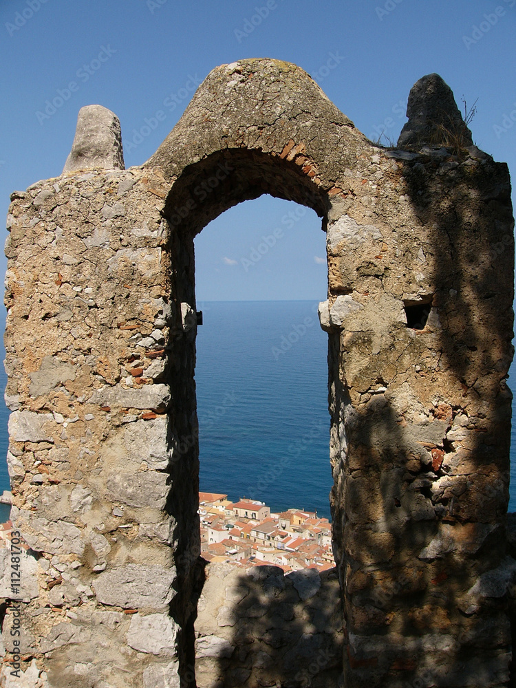 Sicile, porte de la citadelle perchée de Cefalù