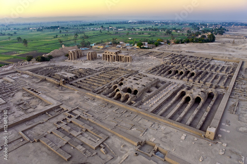 Obraz na płótnie Egypt. Aerial view over the West Bank of Luxor - ruins of the Ramesseum (mortuary temple of Pharaoh Ramesses II) w salonie