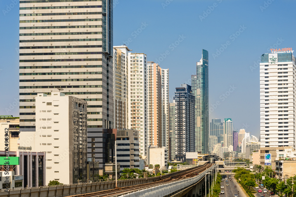 Obraz premium Metro staion with blue sky in Bangkok, Thailand