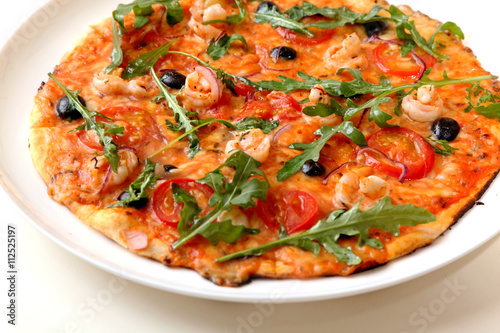 Pizza with Arugula and shrimp