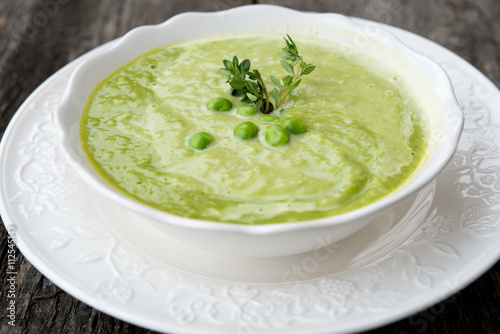 Green peas cream soup 