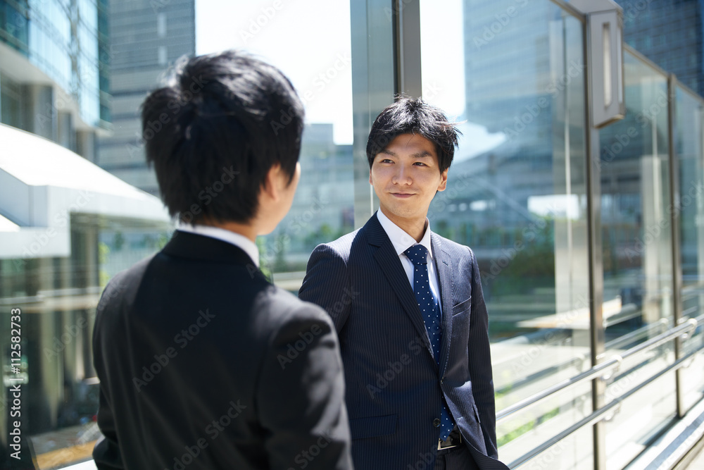 屋外のビジネスマン 屋外のビジネスマン