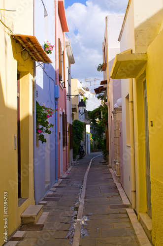 Fototapeta Naklejka Na Ścianę i Meble -  Narrow street in Rethymnon, Crete, Greece