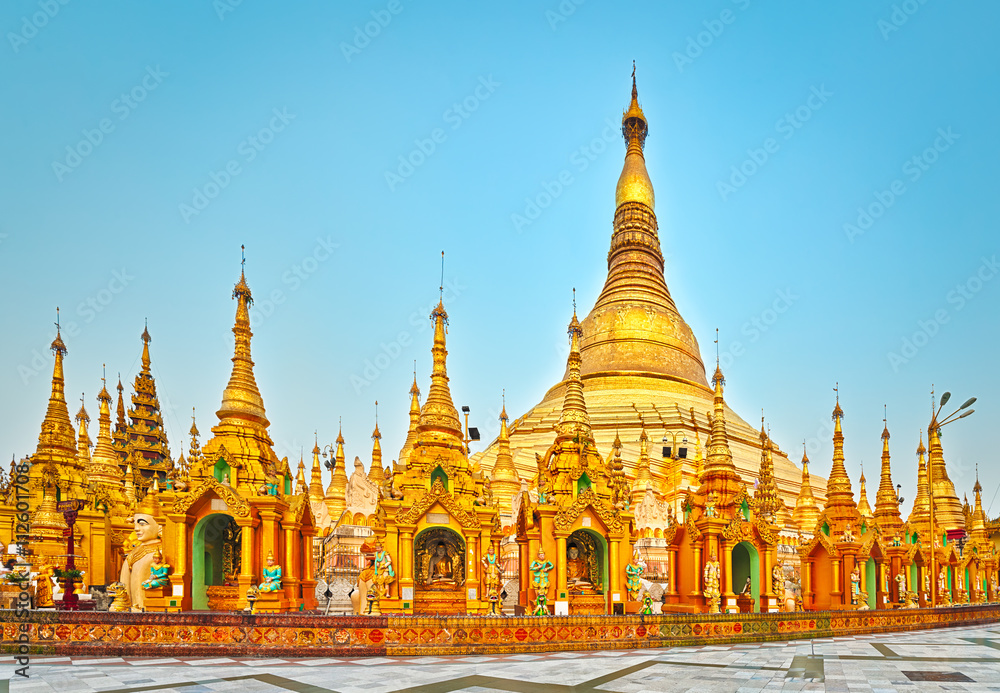 Fototapeta premium Shwedagon pagoda in Yangon. Myanmar. Panorama
