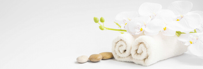 Plexiglas schilderij Spa Orchidee met handdoeken en massagestenen  © marrakeshh