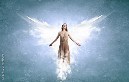 Foto Angelic beautiful woman
