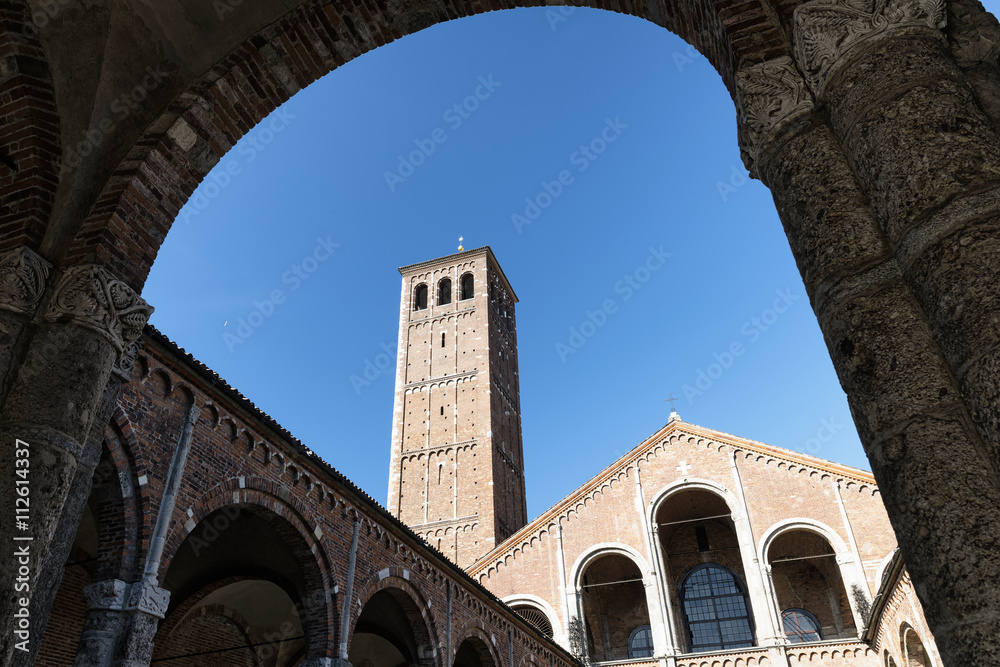 Fototapeta premium Milan: Sant'Ambrogio church
