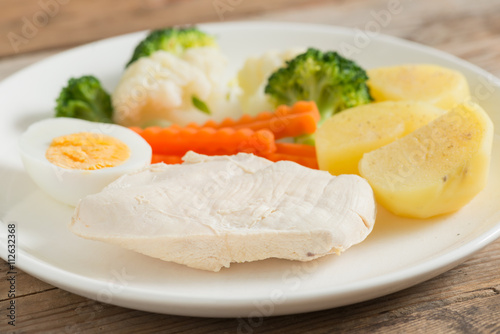 Clean food, Boiled chicken breasts and egg with vegetables.