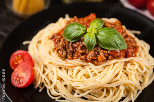 Obraz na plátně Spaghetti bolognese on dark background