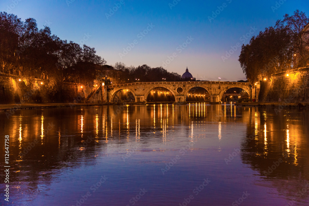 Fototapeta premium Rome, Italy - Cityscape from Lungotevere and Tiber Island
