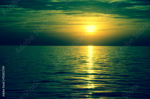 Fototapeta Naklejka Na Ścianę i Meble -  scenic green sunset and sea horizon