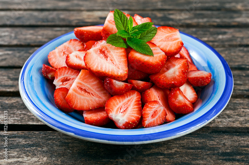 Fresh strawberries in bowl. concept for healthy eating