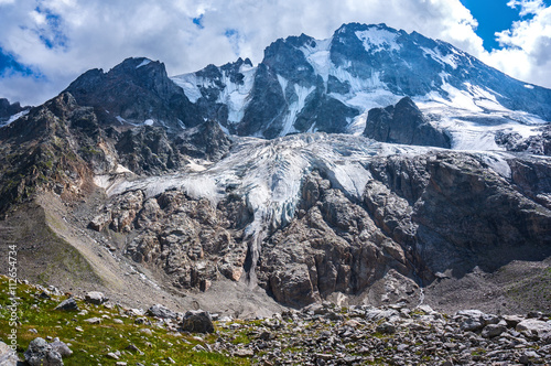 View of the Ullu-Tau glacier.