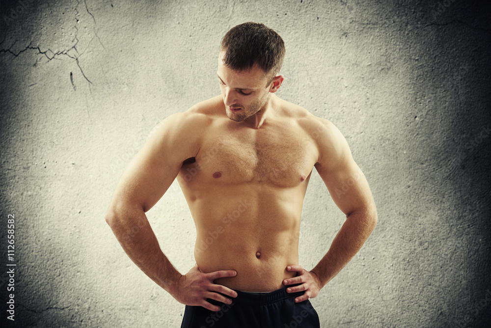 Obraz premium Athletic man with bare chest looking down