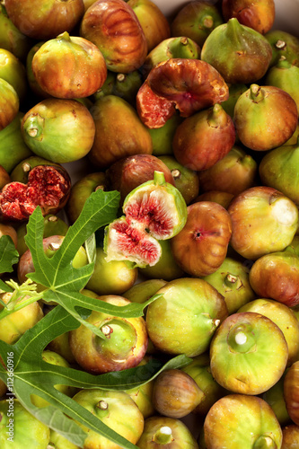 Fototapeta Naklejka Na Ścianę i Meble -  Different varieties of figs 