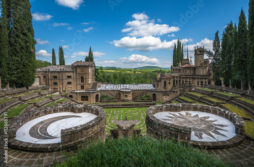 Piccolomini well in Piazza Pio II, square of Pienza, Tuscany photo