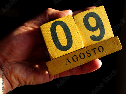 9 Agosto - cubi di legno photo