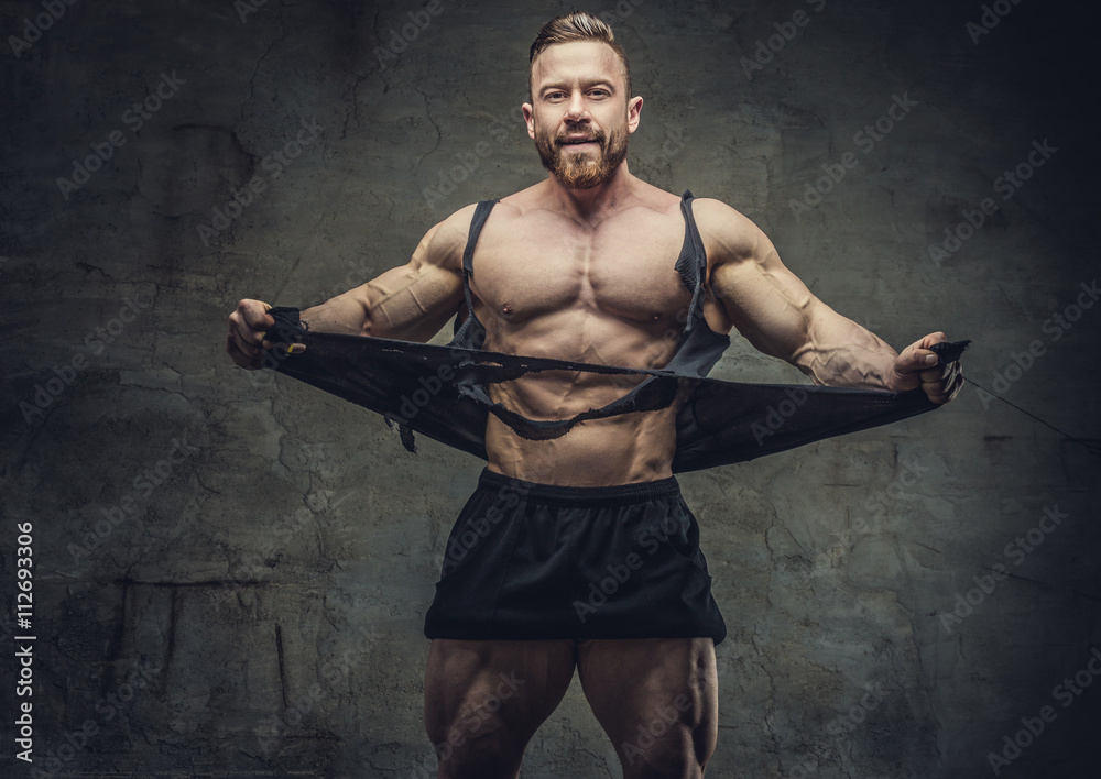 Huge bodybuilder rend his garments.