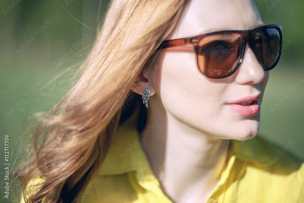 girl, beautiful, young, blonde, big sunglasses in close-up girl, beautiful, young, blonde, big sunglasses in close-up