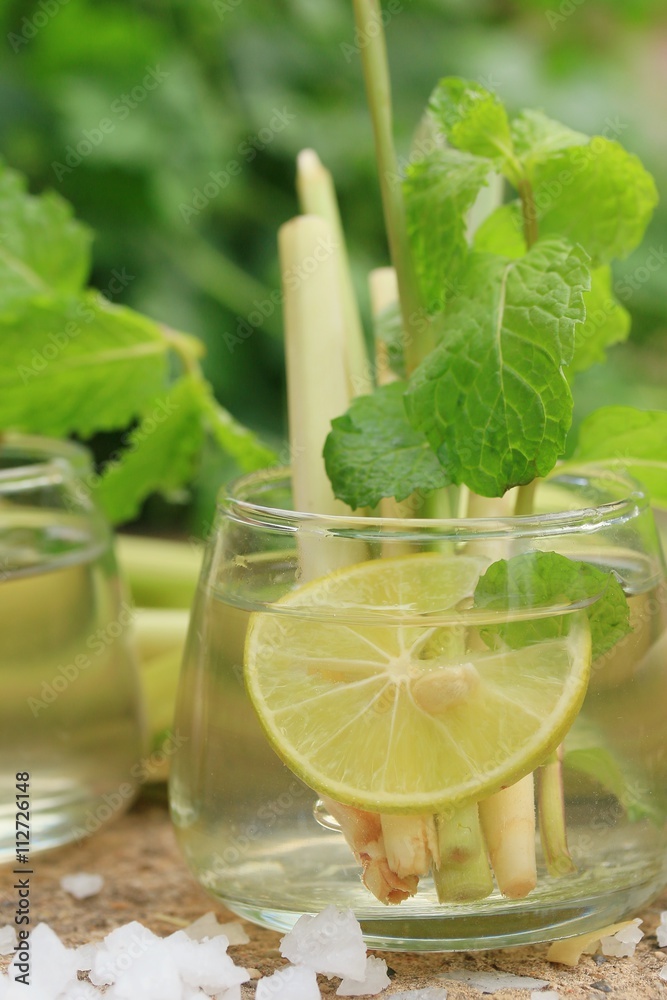 Fototapeta premium herb drink lemon grass