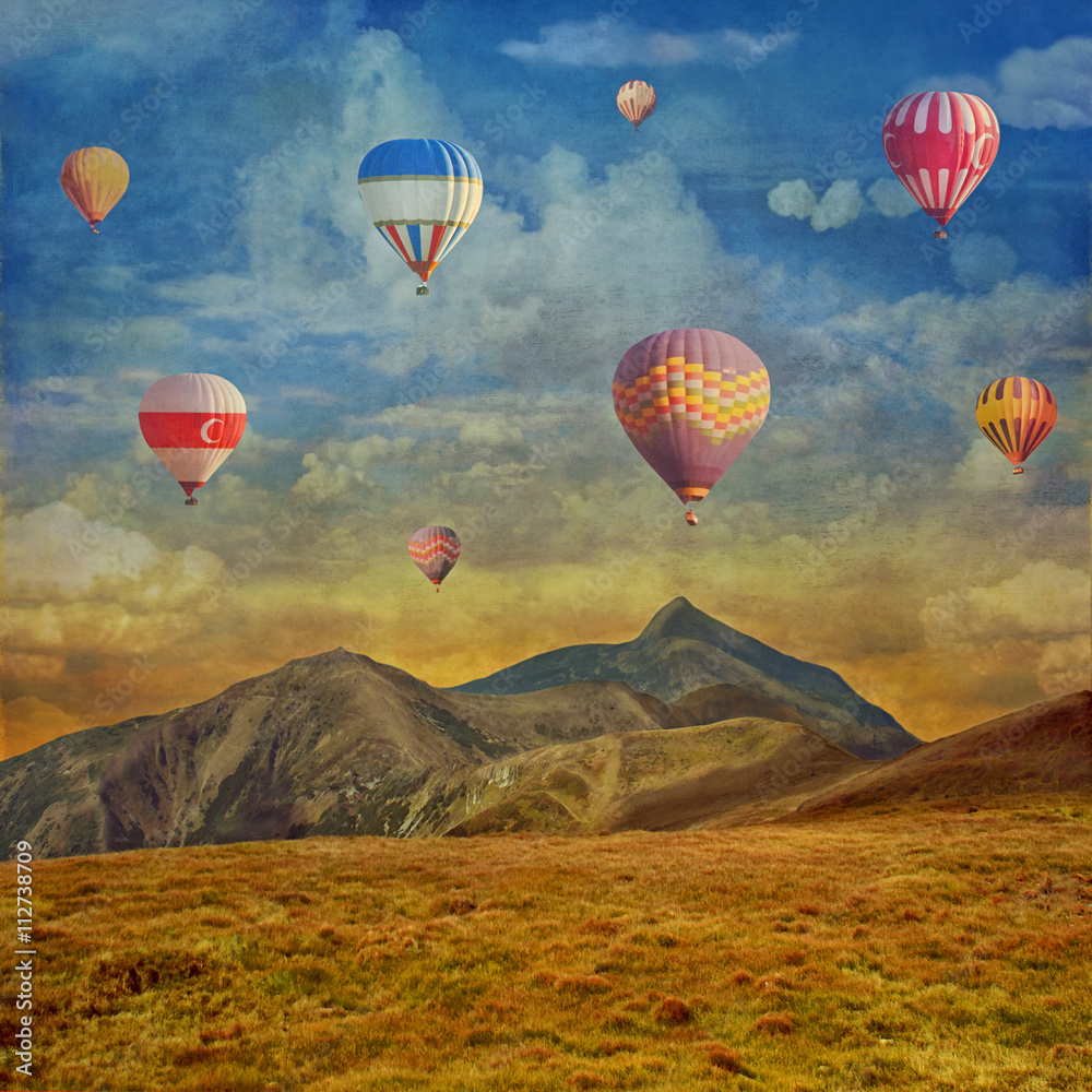 Obraz premium Grunge image of colorful hot air balloons against sky