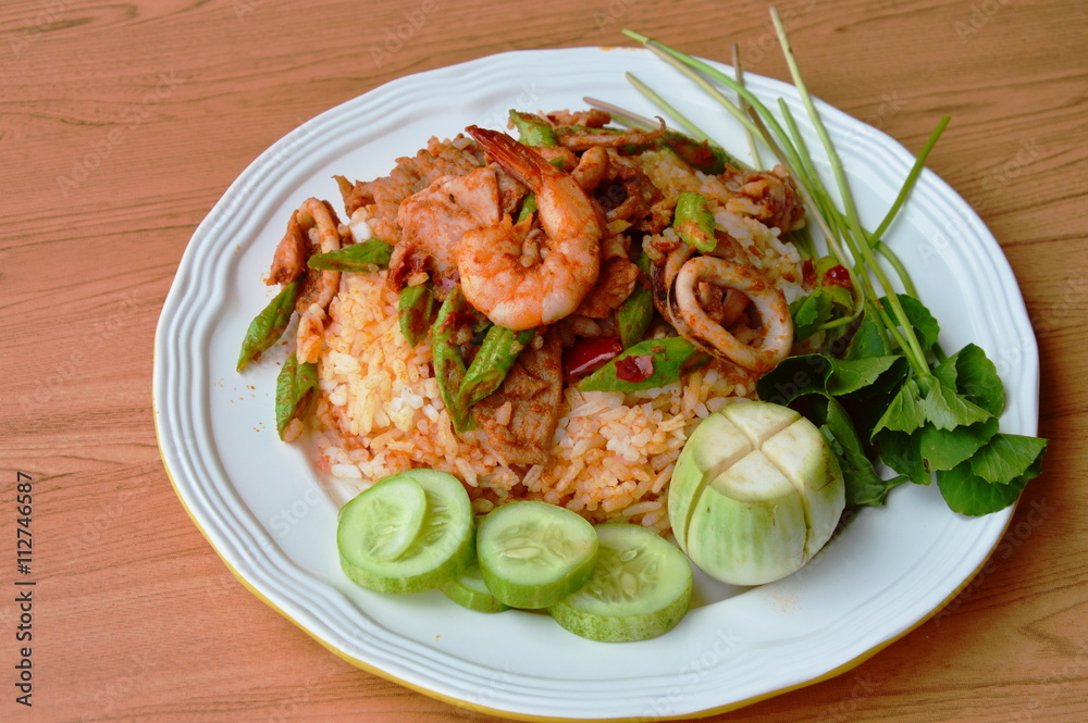 stir fried mixed seafood and meat with curry on rice
