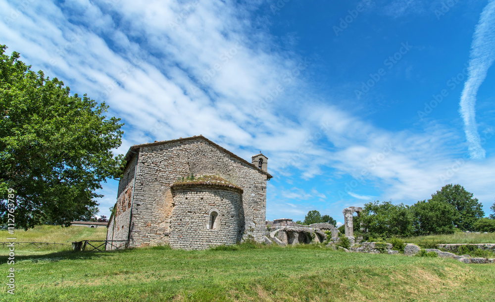 antica chiesa in pietra, san Damiano, italia antica chiesa in pietra, san Damiano, italia