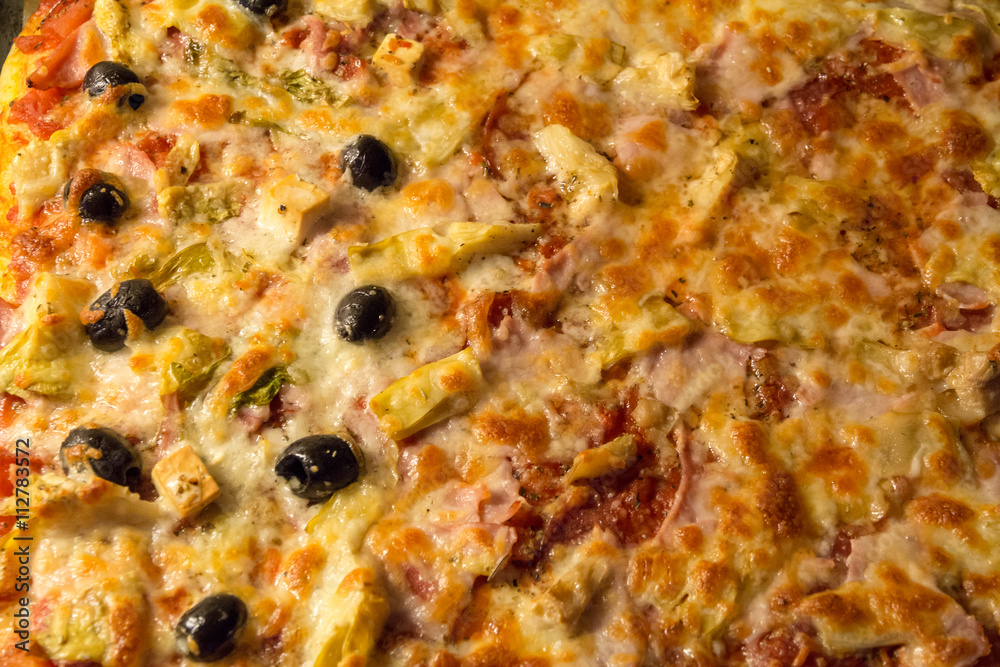 selbstgemachte Pizza auf dem Bleck selbstgemachte Pizza auf dem Bleck
