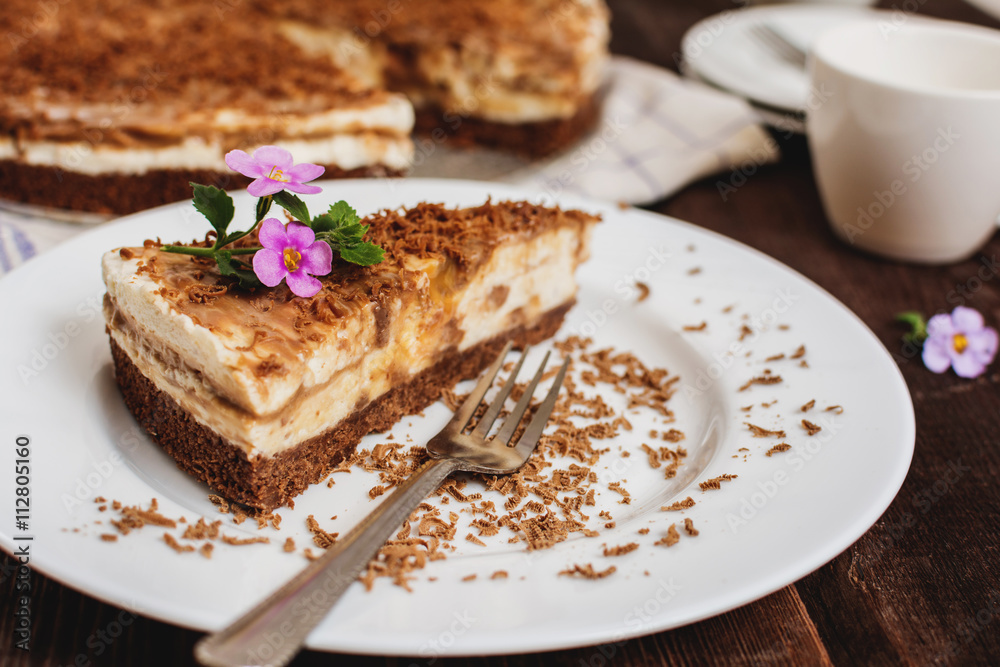 Caramel cheesecake with chocolate