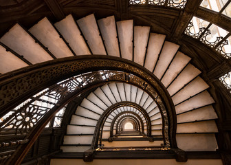 Fotobehang Trappen Erkertrap in klassiek gebouw  © gnagel