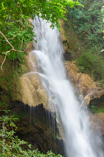 Fototapeta Naklejka Na Ścianę i Meble -  Kuangsi Waterfall, Luang Prabang, Laos