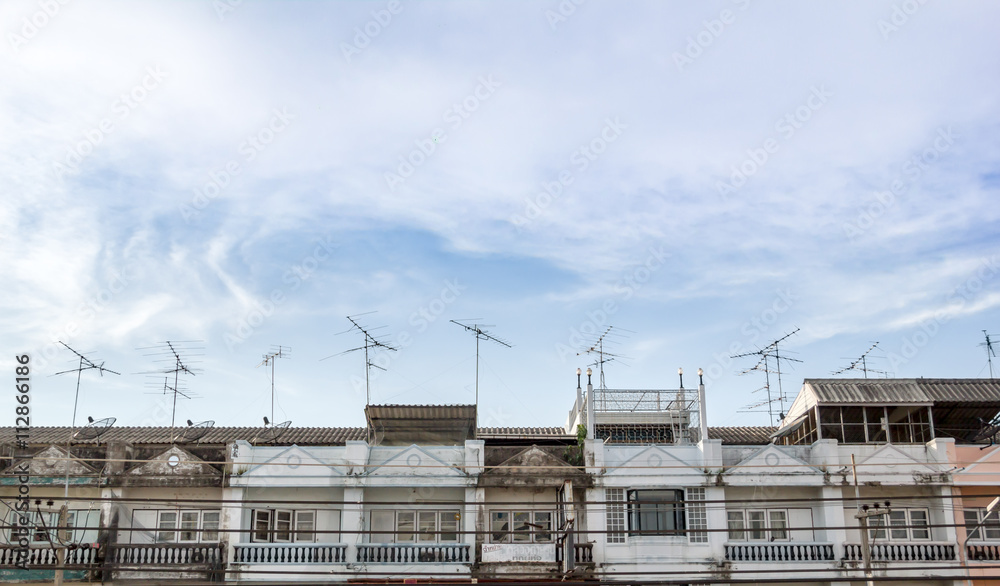 Home TV antennas mounted on a roof.